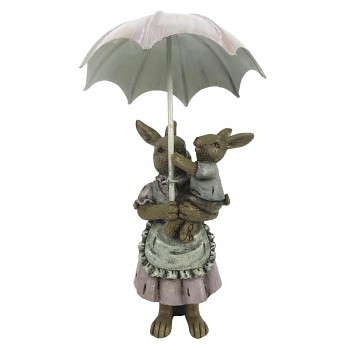 Zaječí mamka se zajíčkem pod deštníkem