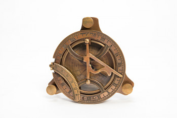 Mosazný kompas se slunečními hodinami West London Old Times