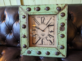 Nástěnné hodiny Heritage z recyklovaného dřeva