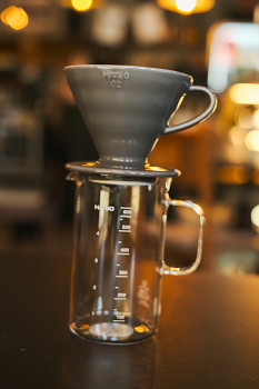 Hario Craft Science V60 keramický dripper na kávu s konvičkou, filtry a odměrkou