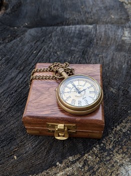 Kapesní hodinky v dřevěném boxu
