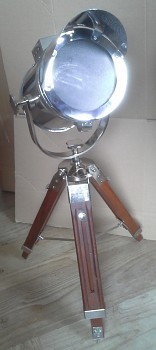 Reflektorová stolní lampa na stativu